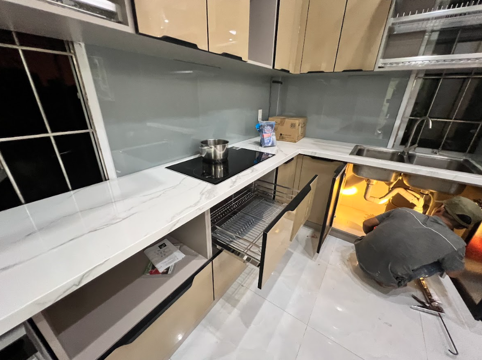 Làm tủ bếp tại Bình Tân giá rẻ, gỗ tốt