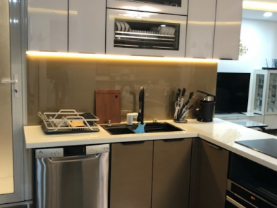 Nên làm tủ bếp bằng chất liệu gì để Đẹp, Bền và Tiết kiệm chi phí?